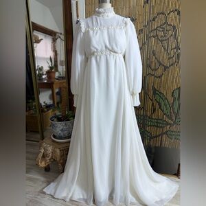 Beautiful Vintage Alfred Angelo Wedding Gown Size 0/2